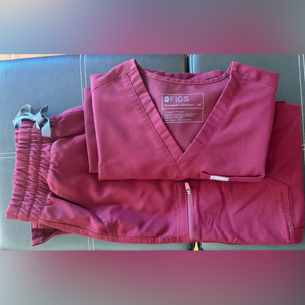 Figs Maroon Scrub Set